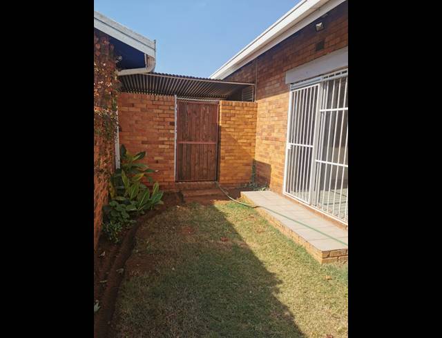 1 BEDROOM FLAT TO LET IN VAALPARK